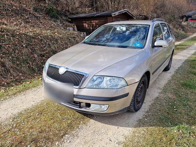 Usado Skoda Octavia Ambiente 104 HP (76 kW) 2006 Dourado Carrinha