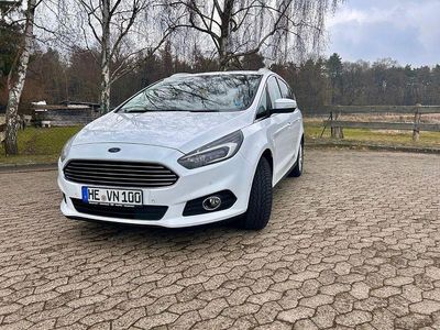 Gebraucht Ford S-MAX Titanium 179 PS (131 kW) 2017 Weiß Van / Kleinbus