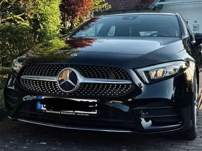 Gebraucht Mercedes A180 AMG line 136 PS (100 kW) 2019 Schwarz Limousine