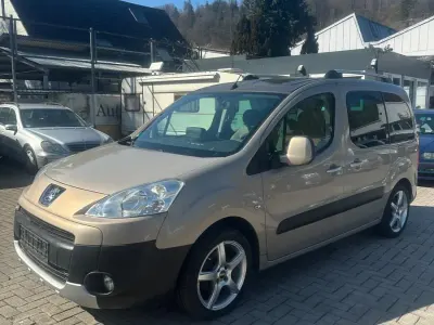 Gebraucht Peugeot Partner 112 PS (82 kW) 2011 Gelb Van / Kleinbus