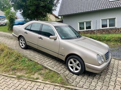 Mercedes E240