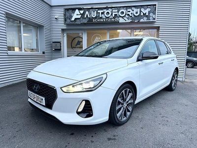 Weiß Gebraucht 2017 Hyundai i30 Intro Edition Limousine | 9.990 € (Fairer Preis)