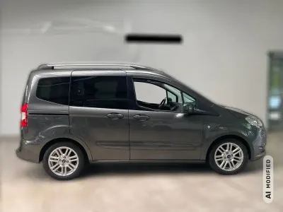 Gebraucht Ford Tourneo Courier Titanium 101 PS (74 kW) 2017 Van / Kleinbus