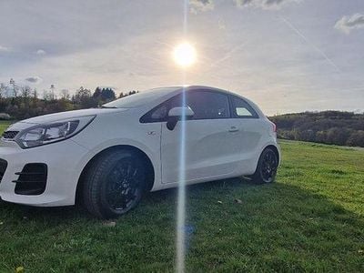 Second-hand Kia Rio Edition 7 84 CP (61 kW) 2016 Alb Hatchback