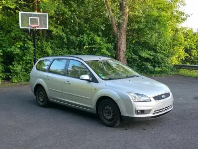 Gebraucht Ford Focus 100 PS (73 kW) 2007 Silber Kombi