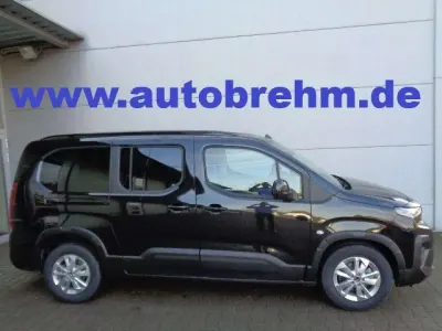Gebraucht Peugeot Rifter Allure 131 PS (96 kW) 2026 Perla nera schwarz Van / Kleinbus