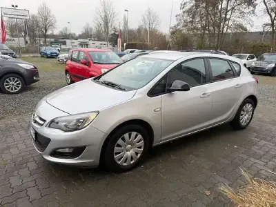 Gebraucht Opel Astra Edition 116 PS (85 kW) 2015 Silber Limousine