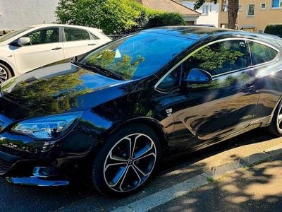 Usado Opel Astra GTC 136 HP (100 kW) 2014 Preto Sedan