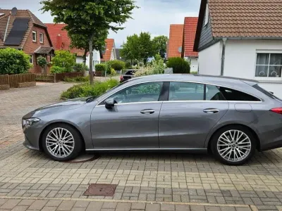 Gebraucht Mercedes CLA200 Shooting Brake 150 PS (110 kW) 2020 Grau Kombi