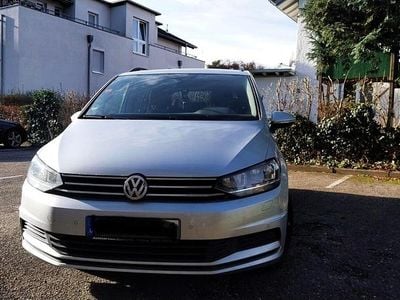 Second-hand VW Touran Comfortline 150 CP (110 kW) 2020 Argintiu Monovolum