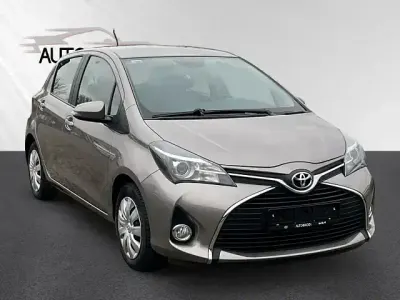 Gebraucht Toyota Yaris Comfort 69 PS (50 kW) 2015 Avantgarde bronze metallic (metallic) Kleinwagen