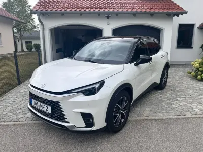 Gebraucht Lexus LBX E-FOUR 136 PS (100 kW) 2024 Weiß SUV