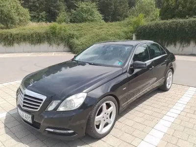 Gebraucht Mercedes E250 Elegance 204 PS (150 kW) 2011 Schwarz Limousine