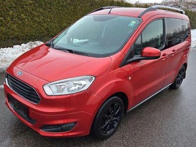 Gebraucht Ford Tourneo Courier Titanium 140 PS (102 kW) 2016 Rot Van / Kleinbus