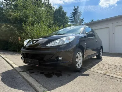 Gebraucht Peugeot 206+ Style 60 PS (44 kW) 2011 Schwarz Kleinwagen