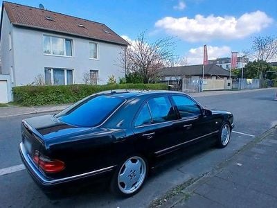 Gebraucht Mercedes E430 279 PS (205 kW) 1997 Schwarz Limousine