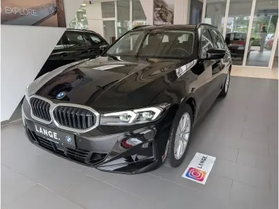 Gebraucht BMW 320 Sport Line 190 PS (139 kW) 2023 Schwarz ii/bonnet fluid black Kombi