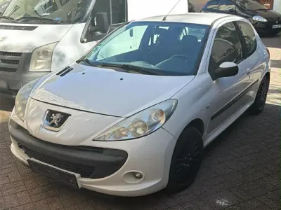 Gebraucht Peugeot 206+ 60 PS (44 kW) 2010 Andere farben Kleinwagen