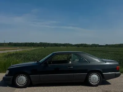Gebraucht Mercedes 220 150 PS (110 kW) 1993 Schwarz Coupé