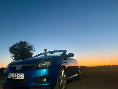 Używany Opel Tigra 125 KM (91 kW) 2004 Niebieski Kabriolet
