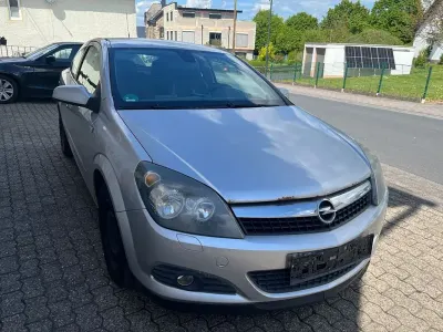 Używany Opel Astra GTC Cosmo 140 KM (102 kW) 2009 Srebrny