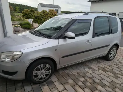 Gebraucht Skoda Roomster Active 90 PS (66 kW) 2012 Silber Van / Kleinbus