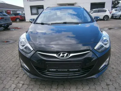 Gebraucht Hyundai i40 Edition 136 PS (100 kW) 2014 Phantom black / mic Kombi