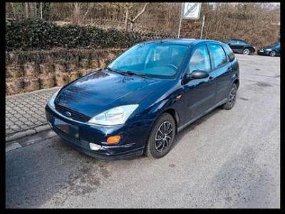 Usata Ford Focus Ghia 100 CV (73 kW) 1999 Blu Utilitaria