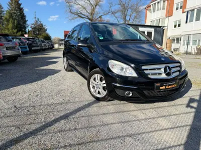Gebraucht Mercedes B180 116 PS (85 kW) 2011 Schwarz Kleinwagen