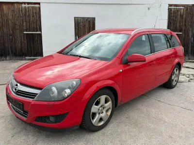 Gebraucht Opel Astra Edition 116 PS (85 kW) 2009 Rot Kombi