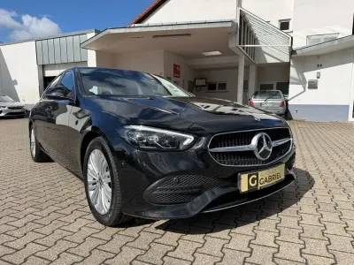 Gebraucht Mercedes C200 Avantgarde 184 PS (135 kW) 2023 Schwarz Limousine