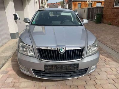 gebraucht Skoda Octavia Combi 1.6 TDI DPF 8-fach bereift Parkpilot