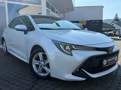 Gebraucht Toyota Corolla 98 PS (72 kW) 2022 Platinum white pearl mc. Limousine