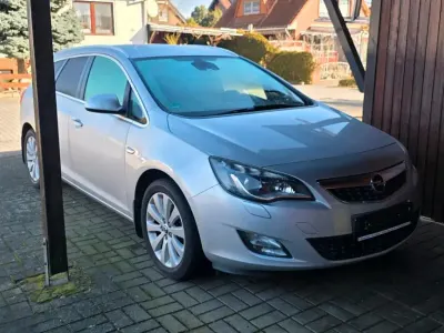 Gebraucht Opel Astra 140 PS (102 kW) 2012 Silber Kombi