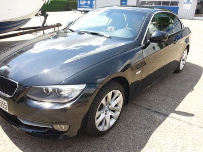 Gebraucht BMW 318 Cabriolet 143 PS (105 kW) 2010 Schwarz metallic Cabrio