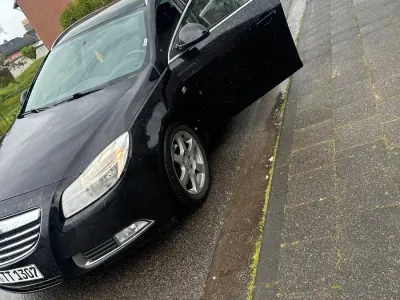 Gebraucht Opel Insignia Sport 220 PS (161 kW) 2009 Schwarz Kombi