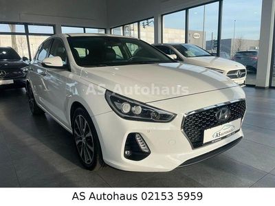 Weiß Gebraucht 2017 Hyundai i30 Premium Limousine | 14.850 € (Fairer Preis)