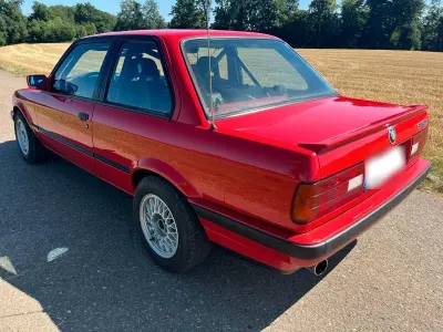 Gebraucht BMW 318 Performance 136 PS (100 kW) 1990 Rot Limousine