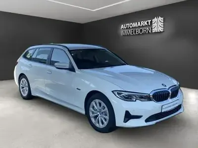 Gebraucht BMW 330e Advantage 292 PS (214 kW) 2021 Weiß Limousine