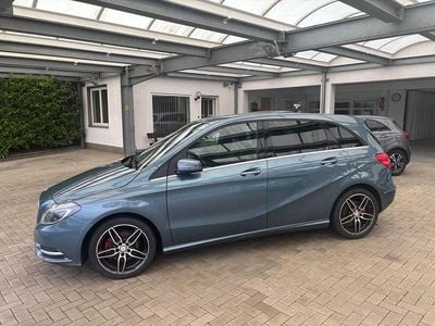 Gebraucht Mercedes B200 156 PS (114 kW) 2014 Blau Van / Kleinbus