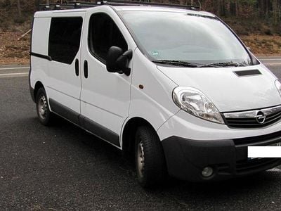 Second-hand Opel Vivaro 114 CP (83 kW) 2011 Alb Monovolum