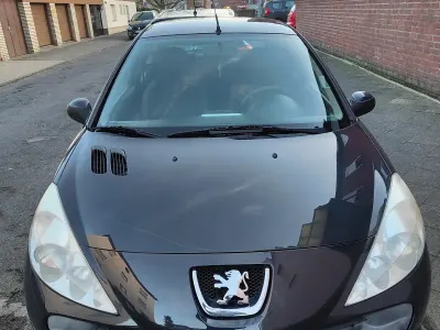 Gebraucht Peugeot 206+ 75 PS (55 kW) 2010 Schwarz Kleinwagen