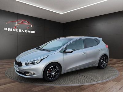 Gebraucht Kia Ceed Spirit 135 PS (99 kW) 2013 Silber Kleinwagen