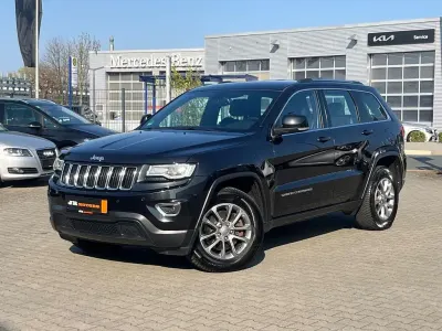 Käytetty Jeep Grand Cherokee Laredo 190 HP (139 kW) 2015 Musta Katumaasturi