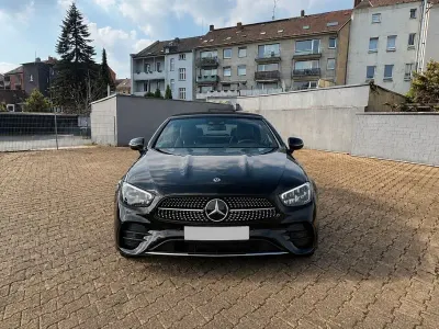 Gebraucht Mercedes E200 AMG line 197 PS (144 kW) 2023 Schwarz Cabrio