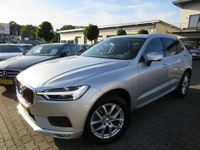 Usata Volvo XC60 Momentum 197 CV (144 kW) 2020 Argento SUV