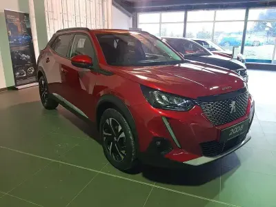 Gebraucht Peugeot 2008 Allure 131 PS (96 kW) 2021 Evh  lackierung elixierrot SUV