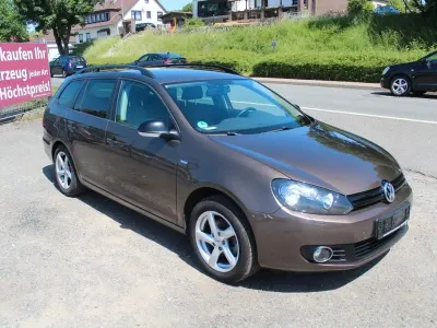 Gebraucht VW Golf VI Match 105 PS (77 kW) 2012 Braun Kleinwagen