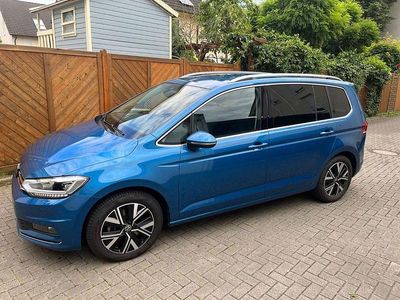 Gebraucht VW Touran Highline 150 PS (110 kW) 2020 Blau Van / Kleinbus