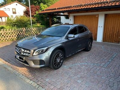 Mercedes GLA220